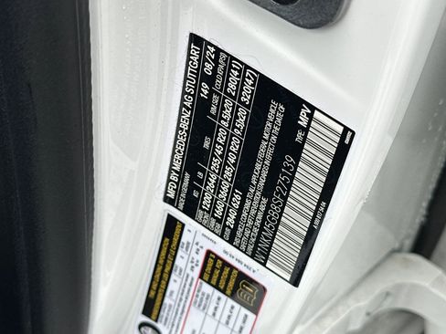 Used 2025 Mercedes-Benz GLC 350e 4MATIC image 38