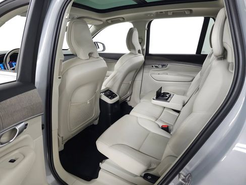 Certified 2024 Volvo XC90 T8 Plus AWD/4WD image 34