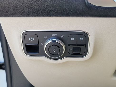 Certified 2022 Mercedes-Benz GLB 250 image 23