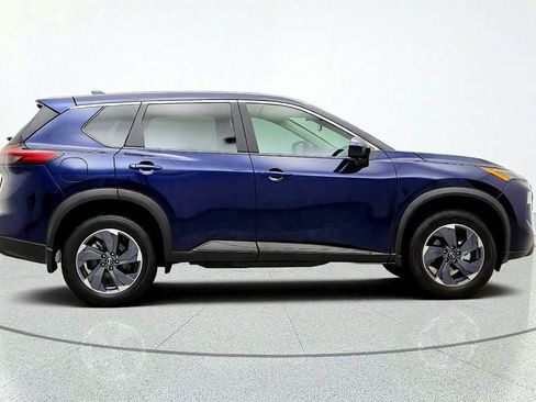 Used 2026 Nissan Rogue SV FWD image 4