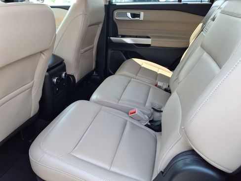 Used 2023 Ford Explorer XLT w/ Equipment Group 202A AWD/4WD image 17