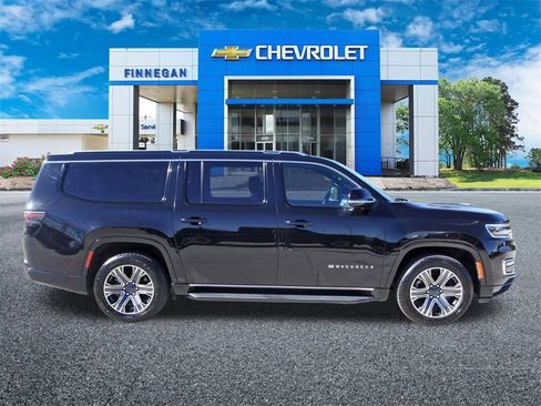 Used 2023 Jeep Wagoneer L 2WD w/ Premium Group I image 8