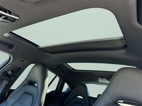 Used 2021 Porsche Panamera image 26