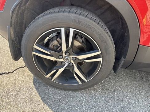 Used 2021 Volvo XC40 T5 R-Design w/ Advanced Package image 5