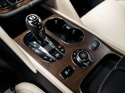 Certified 2024 Bentley Bentayga Extended Wheelbase image 36