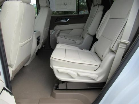 Used 2026 GMC Yukon Denali w/ Sun & Power Step Package RWD image 34