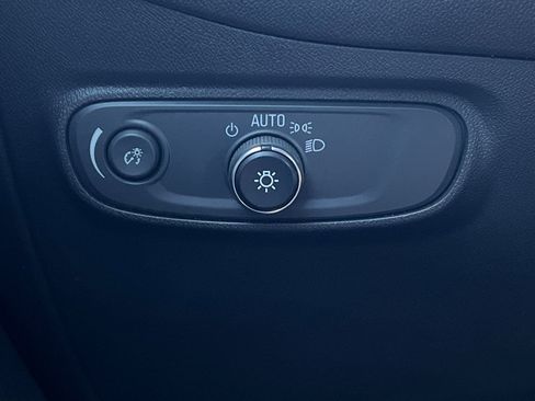 Used 2022 Chevrolet Equinox LS w/ LS Convenience Package image 37