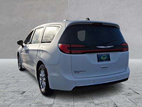 Used 2023 Chrysler Pacifica Touring-L FWD image 7