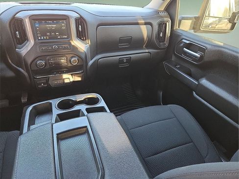 Used 2022 Chevrolet Silverado 2500 Custom w/ Custom Value Package image 9