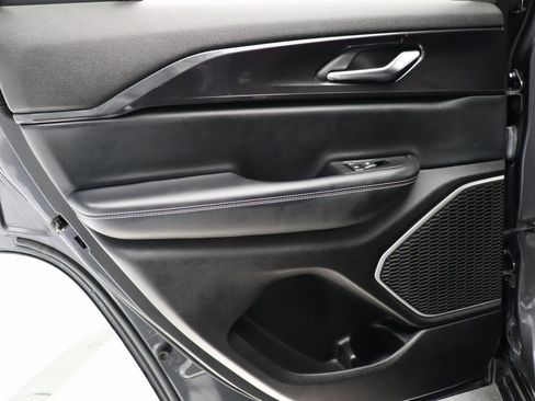 Used 2022 Jeep Grand Cherokee Altitude image 38