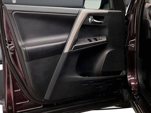 Used 2018 Toyota RAV4 XLE AWD/4WD image 20