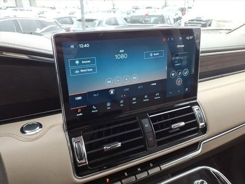 Used 2024 Lincoln Navigator Premiere image 16