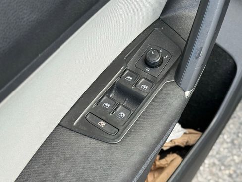 Used 2020 Volkswagen Tiguan S FWD image 5