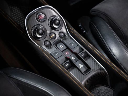 Used 2020 McLaren 600LT Spider image 25