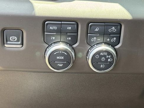 Used 2024 GMC Sierra 1500 Denali w/ Denali Reserve Package AWD/4WD image 27