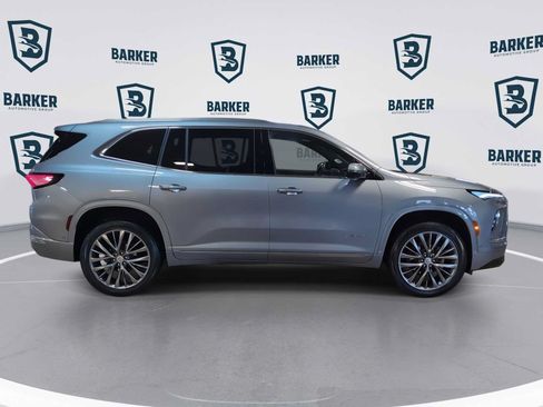 Used 2025 Buick Enclave Avenir AWD/4WD image 10