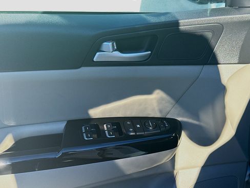 Used 2021 Kia Sportage EX image 16