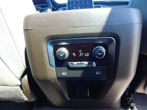 Used 2023 Chevrolet Tahoe Z71 AWD/4WD image 19