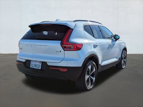 Used 2024 Volvo XC40 B5 Core w/ Climate Package image 5