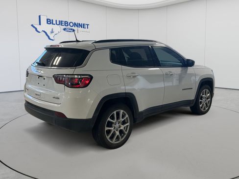 Used 2023 Jeep Compass Latitude w/ Sun and Sound Group AWD/4WD image 5