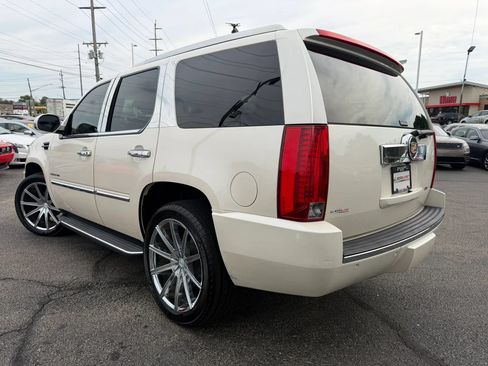 Used 2013 Cadillac Escalade Luxury AWD/4WD image 10