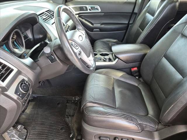 Used 2014 Ford Explorer XLT w/ Equipment Group 202A AWD/4WD image 17