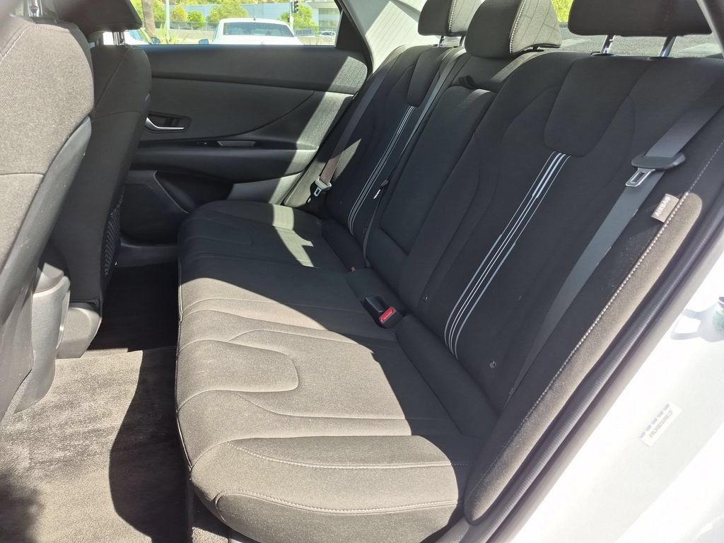 Used 2025 Hyundai Elantra SEL FWD image 28