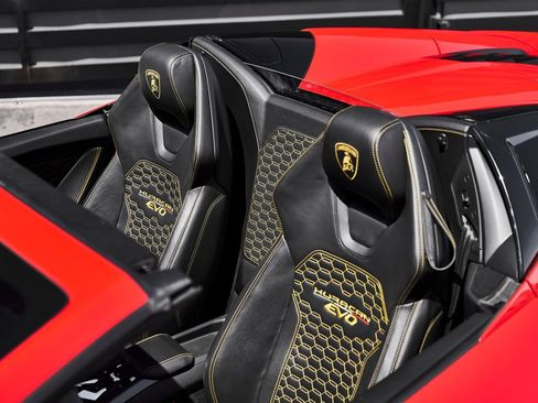 Used 2023 Lamborghini Huracan EVO RWD image 15