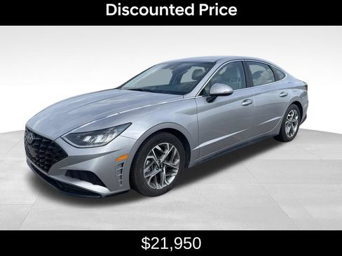 Used 2023 Hyundai Sonata SEL w/ Preferred Accessory Package FWD image 3