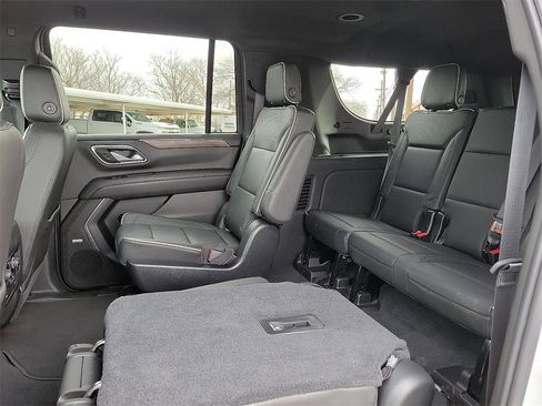 Used 2021 Chevrolet Suburban Premier image 8