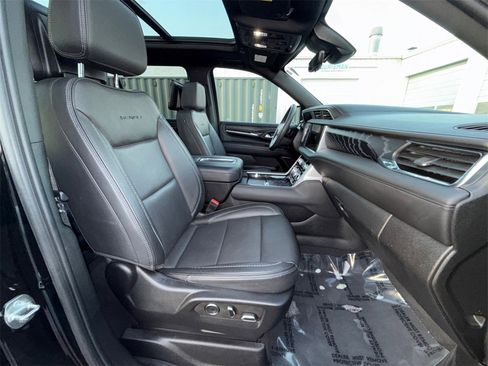 Used 2023 GMC Yukon XL Denali image 30