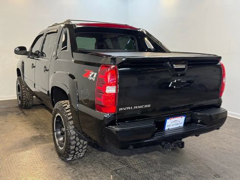 Used 2013 Chevrolet Avalanche LT w/ Suspension Package, Off-Road AWD/4WD image 4