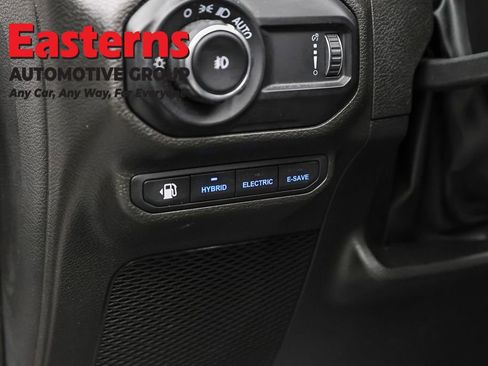 Used 2023 Jeep Wrangler Unlimited w/ Sun & Screen Package image 23