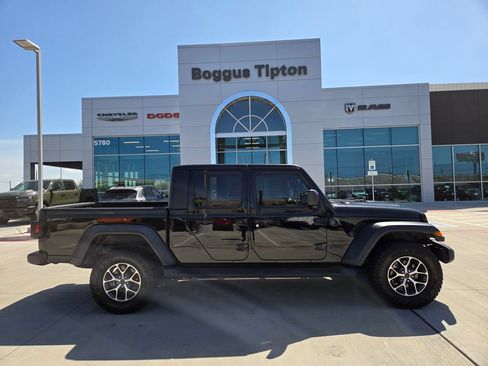 Used 2025 Jeep Gladiator Sport AWD/4WD image 2