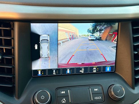 Used 2022 GMC Acadia Denali w/ Denali Ultimate Package FWD image 13