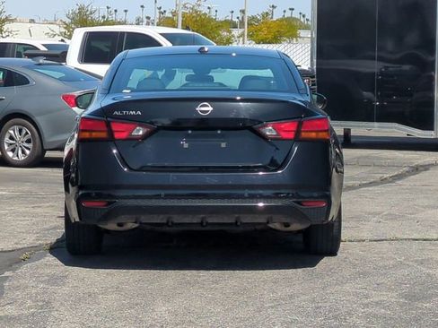 Used 2025 Nissan Altima 2.5 SV FWD image 7