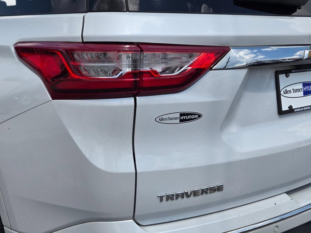 Used 2019 Chevrolet Traverse Premier w/ Driver Confidence II Package FWD image 7