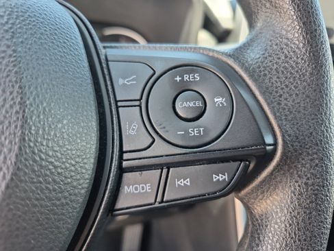 Used 2025 Toyota RAV4 XLE AWD/4WD image 27
