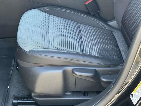 Used 2025 Chevrolet Trax LT w/ LT Convenience Package FWD image 15