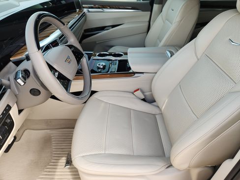 Used 2025 Cadillac Escalade ESV Sport Platinum image 16