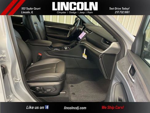 New 2025 Jeep Grand Cherokee Limited w/ Black Appearance Package image 19