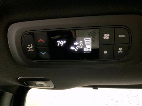 Used 2025 Chrysler Pacifica Limited FWD image 29