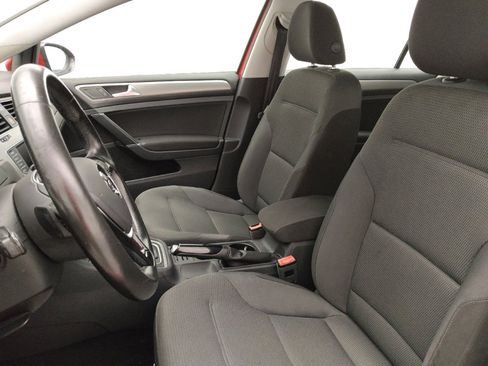 Used 2016 Volkswagen Golf S image 17