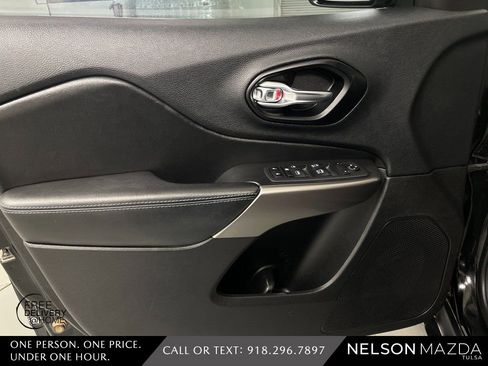 Used 2021 Jeep Cherokee Latitude Plus image 20