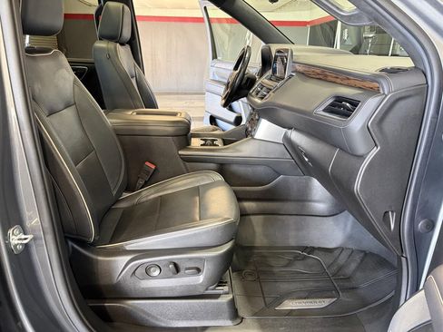 Used 2021 Chevrolet Tahoe Premier w/ Premium Package image 28