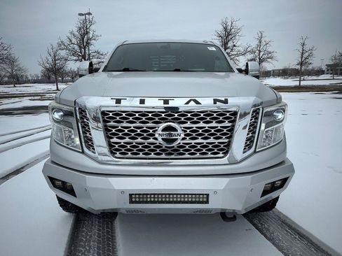 Used 2017 Nissan Titan SL w/ Chrome Package image 8