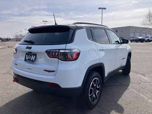 Used 2025 Jeep Compass Trailhawk AWD/4WD image 30