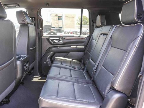 Used 2024 Chevrolet Suburban Premier RWD image 23