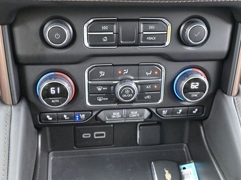 Used 2024 Chevrolet Suburban High Country AWD/4WD image 27