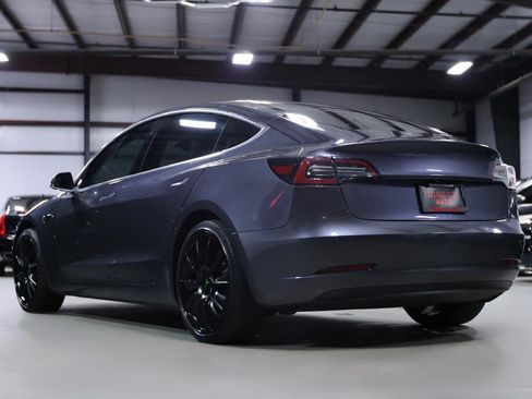 Used 2020 Tesla Model 3 Standard Range image 17